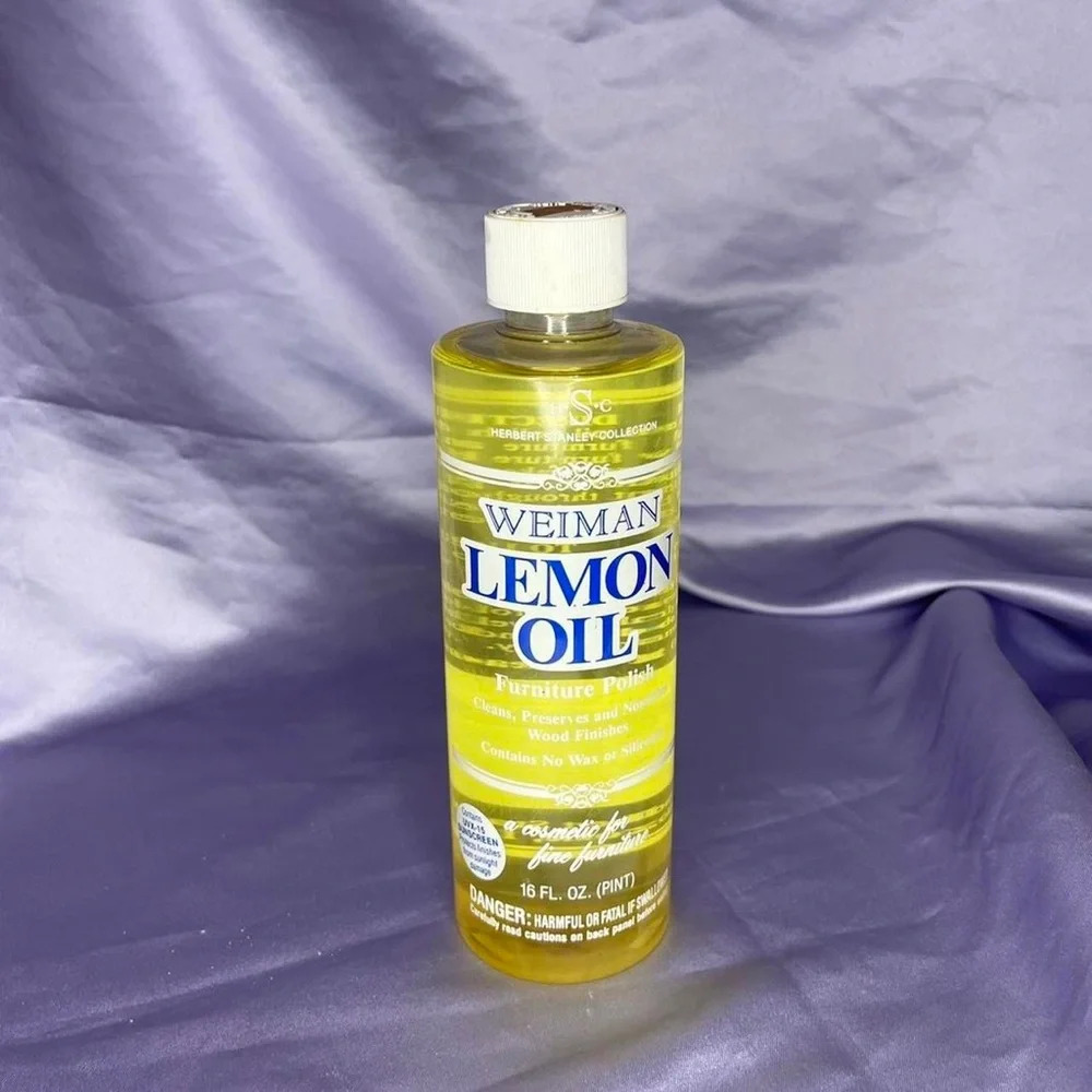 Weiman Lemon Oil Furniture Polish UVX-15 Sunscreen Herbert Stanley
16 fl oz